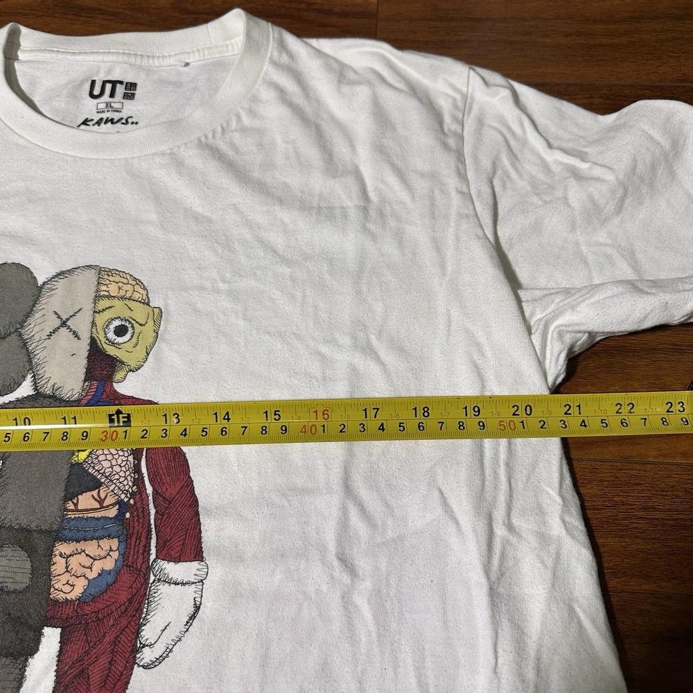 UNIQLO KAWS Inside Out Tshirt White Graphic Size XL Streetwear - Picture 4 of 5